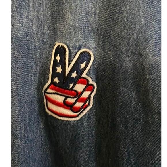 Women's Zip Code 1992 Small Jean Jacket Rose, Lips, & Peace Patches (3A-B) - Picture 5 of 8